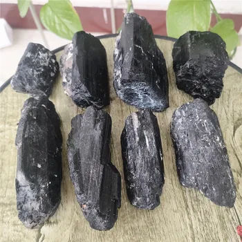 Didmeninės kainos karšta natūralių juoda turmalino kristalai, akmenys, originalus egzempliorius