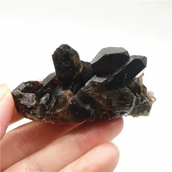 Natūralus mažo dydžio, juodos spalvos kvarco akmens kristalų grupių apdaila